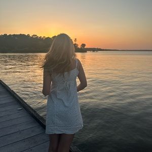 Meet your Posher, Bee